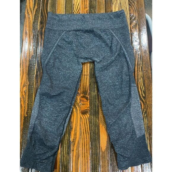 Athleta Gray Capri Leggings M - Picture 1 of 6